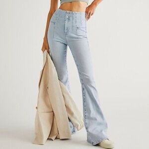 Free People Jayde Jeans High Rise, Flares / bell bottom Light Blue Sea Wash, 32